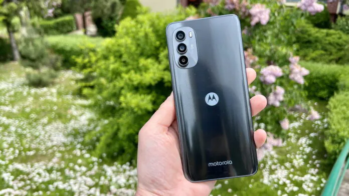 Motorola Moto G82 full phone review price